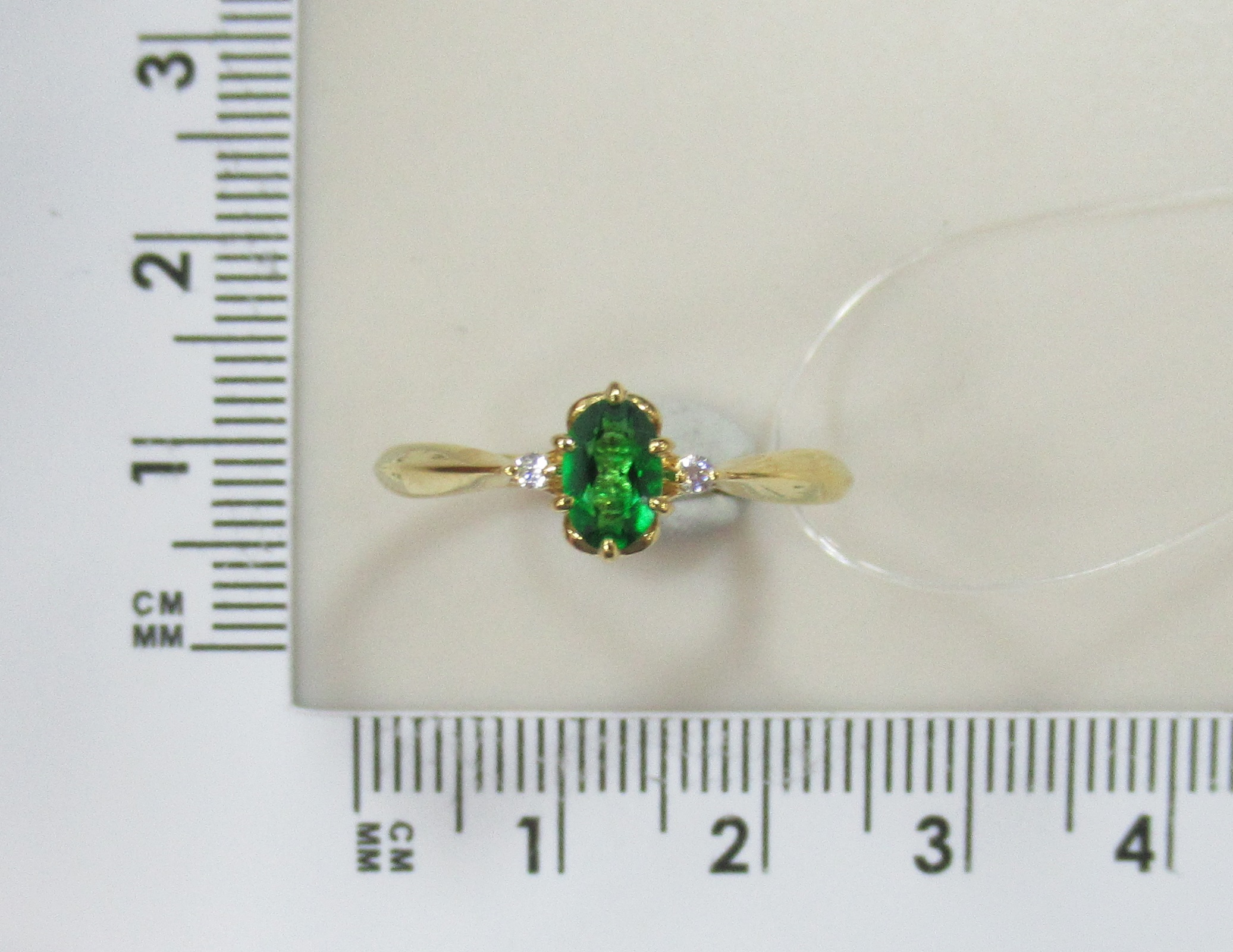 Серебряное кольцо с зеленым топазом